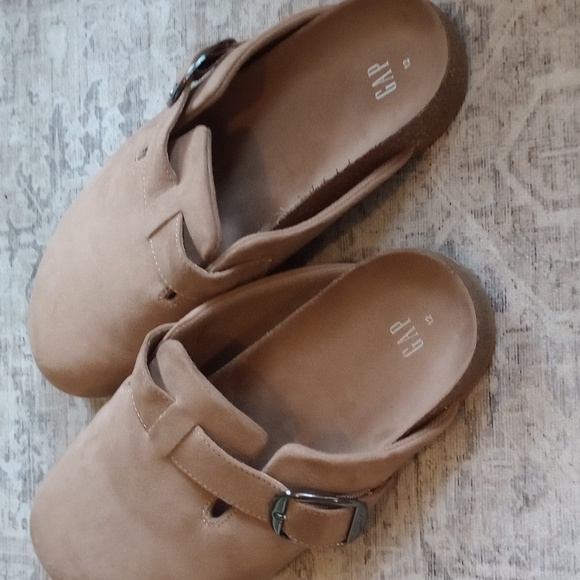 Gap shoes - Picture 2 of 3